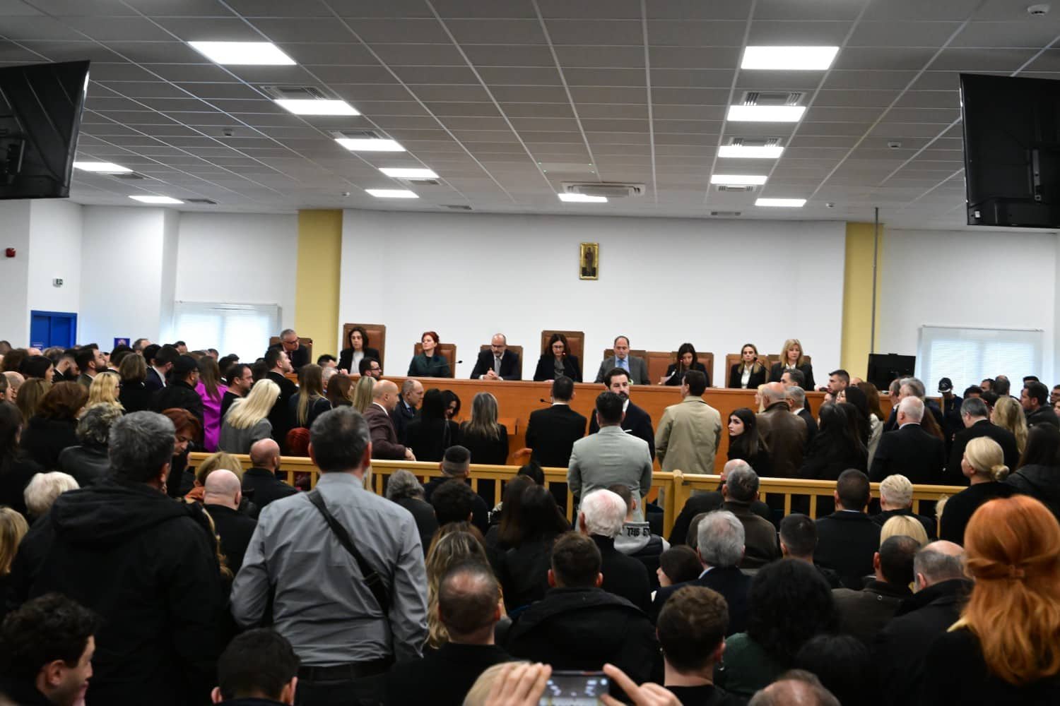 Τέμπη: Ο Σύλλογος Συγγενών Θυμάτων Καταγγέλλει «Συνειδητό Σχεδιασμό Αποκλεισμού» και «Δίκη Κεκλεισμένων Θυρών»