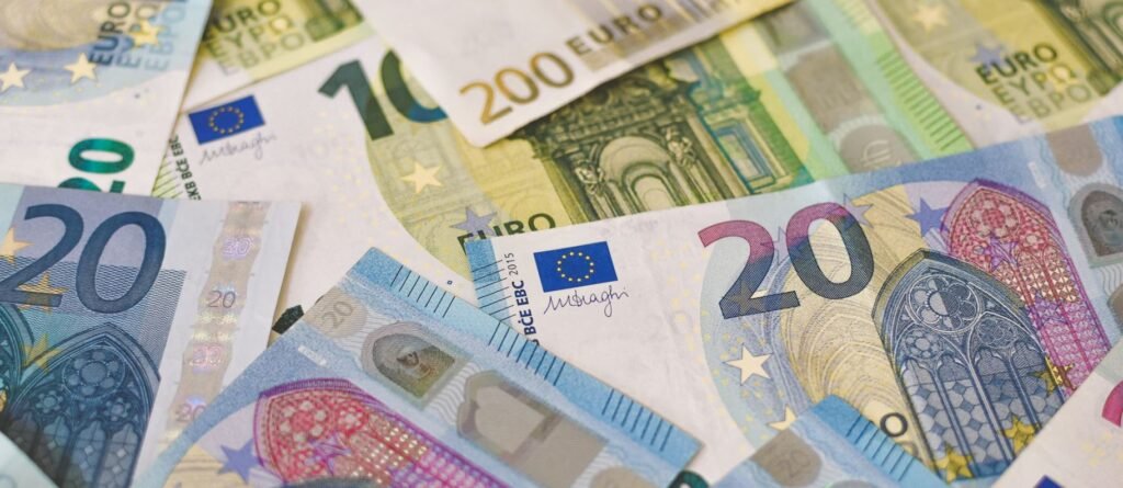 Συντάξεις Απριλίου 2026: Πότε θα πιστωθούν οι πληρωμές για όλα τα ταμεία