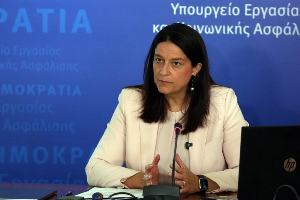 Η Υπουργός Εργασίας Νίκη Κεραμέως παρουσιάζει το αναλυτικό πλάνο για την αύξηση του κατώτατου μισθού: Προς περισσότερες θέσεις εργασίας και καλύτερες αποδοχές