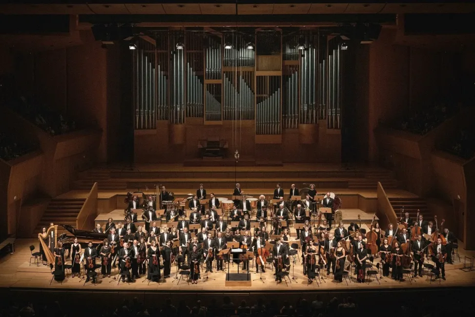 Πασχαλινή Συναυλία της Κρατικής Ορχήστρας Αθηνών στο Μέγαρο Μουσικής: Ένα Μουσικό Ταξίδι από τη Δέηση στη Λύτρωση