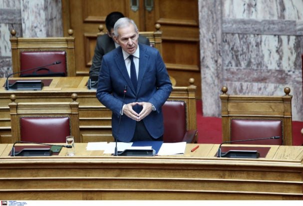 Δαβάκης στη Βουλή: Η Ελλάδα αποστασιοποιείται από τη σύρραξη και δεν υποστηρίζει αλλαγές καθεστώτων