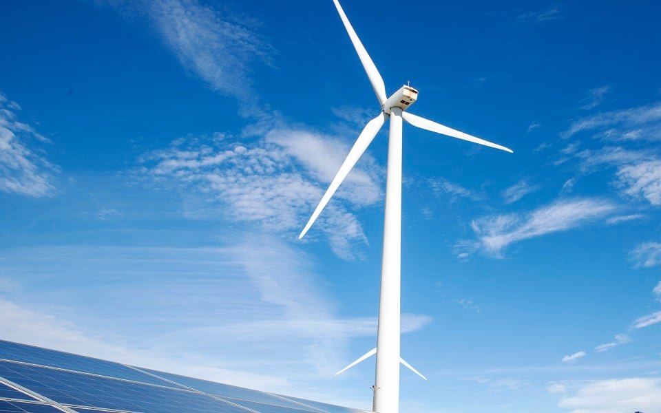 Η Αιολική Ενέργεια Σαρώνει την Ευρώπη: Η Γερμανία Στην Πρωτοπορία – Νέες Επενδύσεις €45 Δισ. και Ρεκόρ Εγκαταστάσεων το 2025