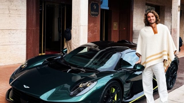 Στέφανος Τσιτσιπάς: Αποκαλυπτήρια του νέου του hypercar Aston Martin, αξίας 1 εκατομμυρίου ευρώ