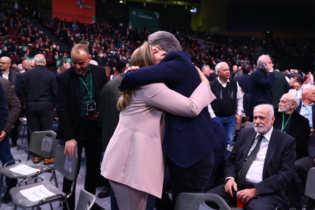 4ο Συνέδριο ΠΑΣΟΚ: Χαμός στο Τάε Κβον Ντο του Φαλήρου – Αγκαλιές, χαμόγελα και «πηγαδάκια» – ΦΩΤΟ