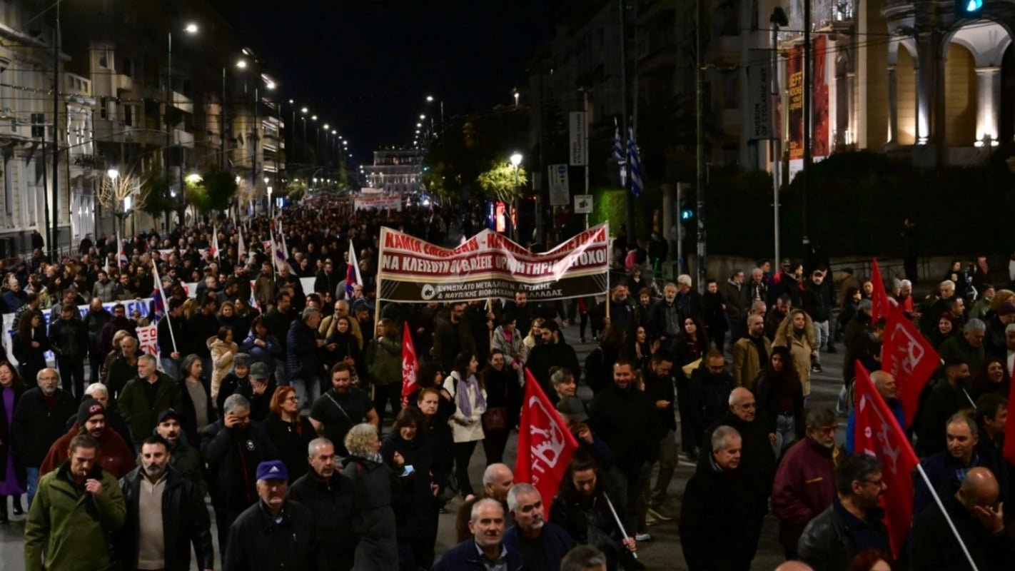 Μαζικό Αντιπολεμικό Συλλαλητήριο στο Σύνταγμα και Πορεία προς την Αμερικανική Πρεσβεία – Φωτογραφίες