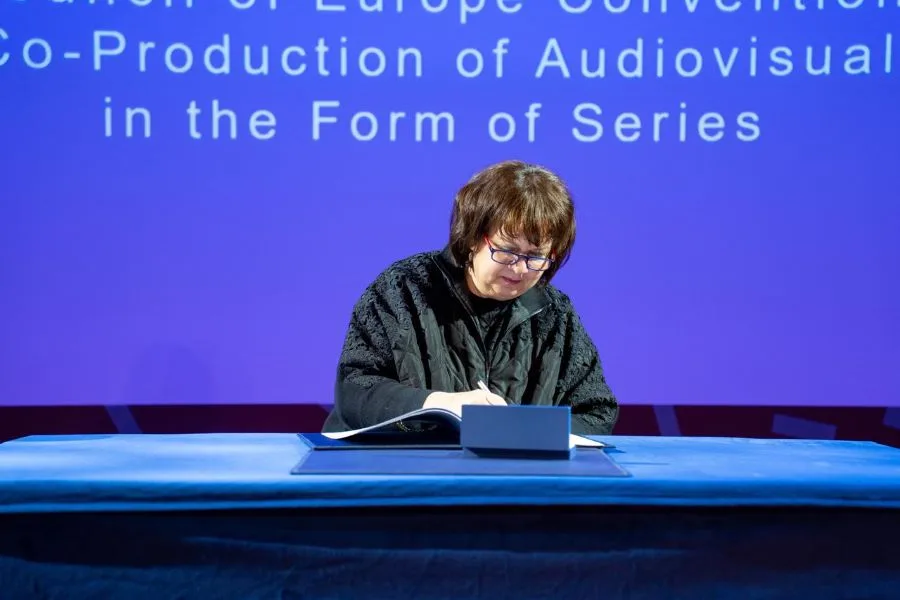 Επίσημη Επικύρωση: Η Ελλάδα Εντάσσεται στη Νέα Ευρωπαϊκή Σύμβαση για τις Οπτικοακουστικές Συμπαραγωγές Σειρών