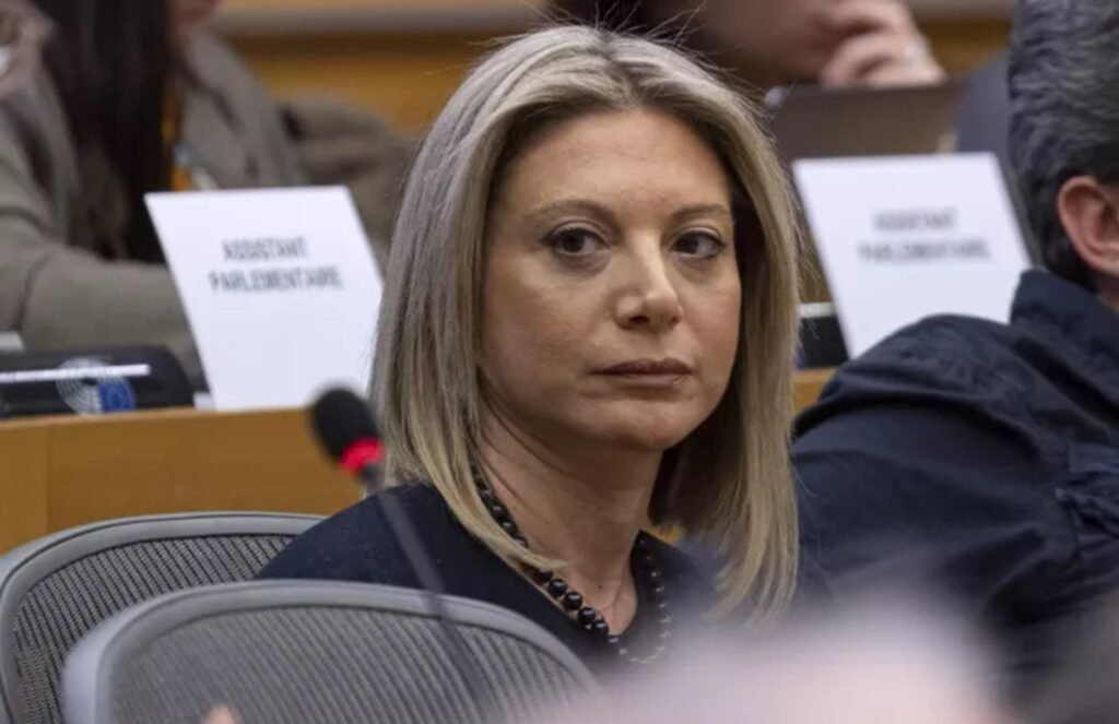 Καρυστιανού προς Φλωρίδη: «Μια χώρα που δίδαξε τη δημοκρατία, ζει την κατάντια να έχει Υπουργό Δικαιοσύνης τον Γιώργο Φλωρίδη»