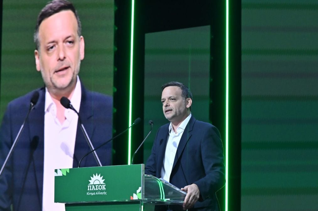 4ο Συνέδριο ΠΑΣΟΚ: Ο Χάρης Δούκας καθιστά σαφές – «Καμία συγκυβέρνηση με τη ΝΔ σε κανένα σενάριο» – Η επιμονή του για 4 μήνες σε γραπτό κείμενο