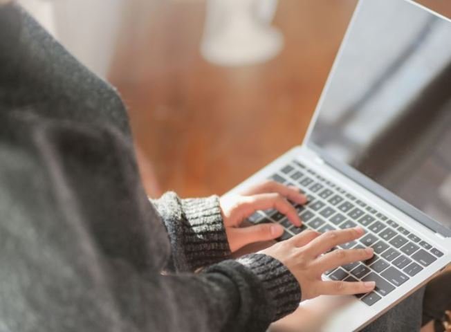 Ψηφιακή Ενδυνάμωση: Μαθήματα Διαδικτύου για Ηλικιωμένους – Πλήρης Οδηγός