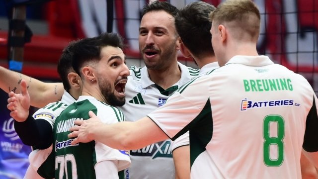 Volley League: Ο Παναθηναϊκός Σ.Σ. “έκλεψε” την έδρα από τον Ολυμπιακό και έκανε το 0-2 στη σειρά των ημιτελικών (Βίντεο)