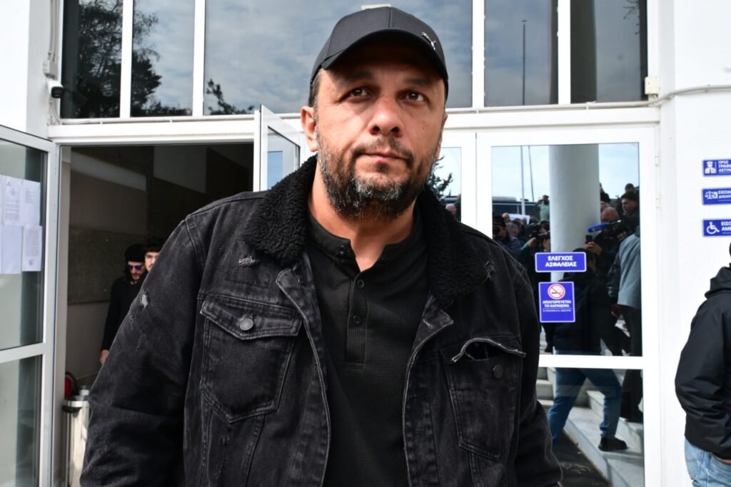 Δίκη Τεμπών: Ο Πάνος Ρούτσι κατηγορεί για κοροϊδία την κυβέρνηση – «Ο πρωθυπουργός και ο κ. Φλωρίδης μας υποτιμούν»