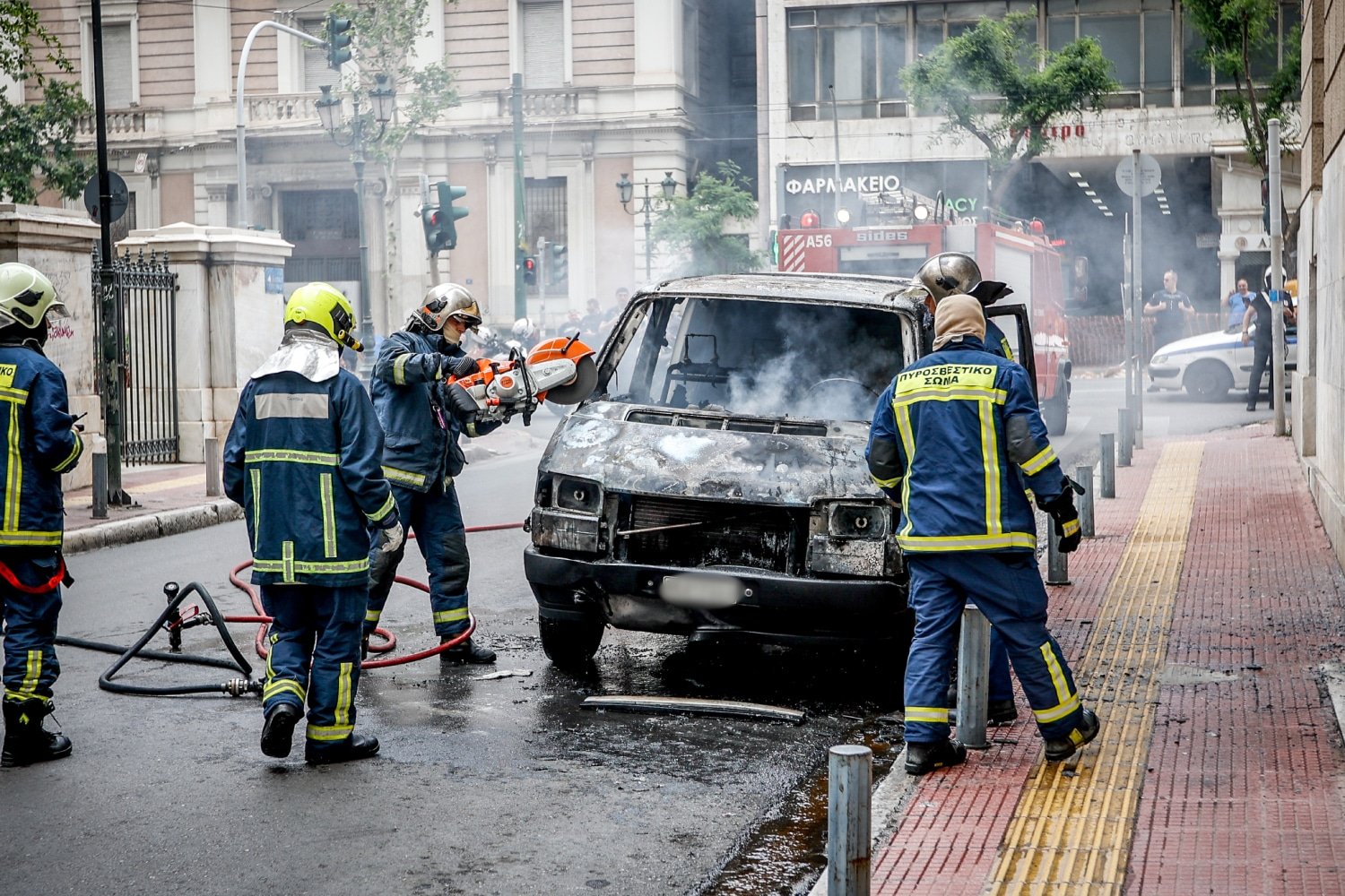 Σερί Εμπρηστικών Επιθέσεων στην Αττική: Επτά Συμβάντα, Πέντε Προσαγωγές από την Αστυνομία