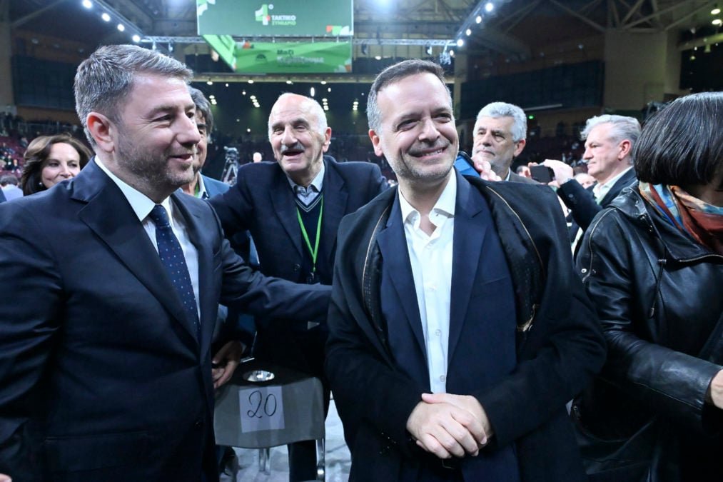 ΠΑΣΟΚ: Συνέδριο Ενότητας και Αμοιβαίων Υποχωρήσεων με Πυξίδα την «Πολιτική Αλλαγή» – Οδικός Χάρτης, Απολογισμός και Μηνύματα