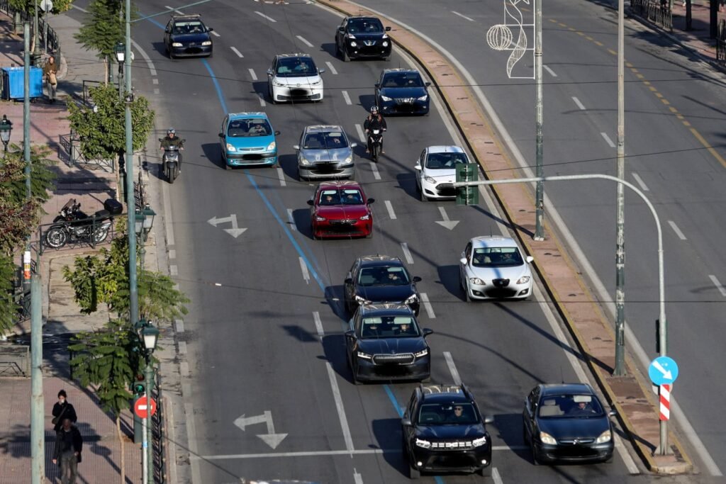 Οι κάμερες στους δρόμους της Αττικής είναι πλέον σε πλήρη λειτουργία: Τα πρώτα «ραβασάκια» έφτασαν, δείτε πόσες παραβάσεις καταγράφηκαν (βίντεο)