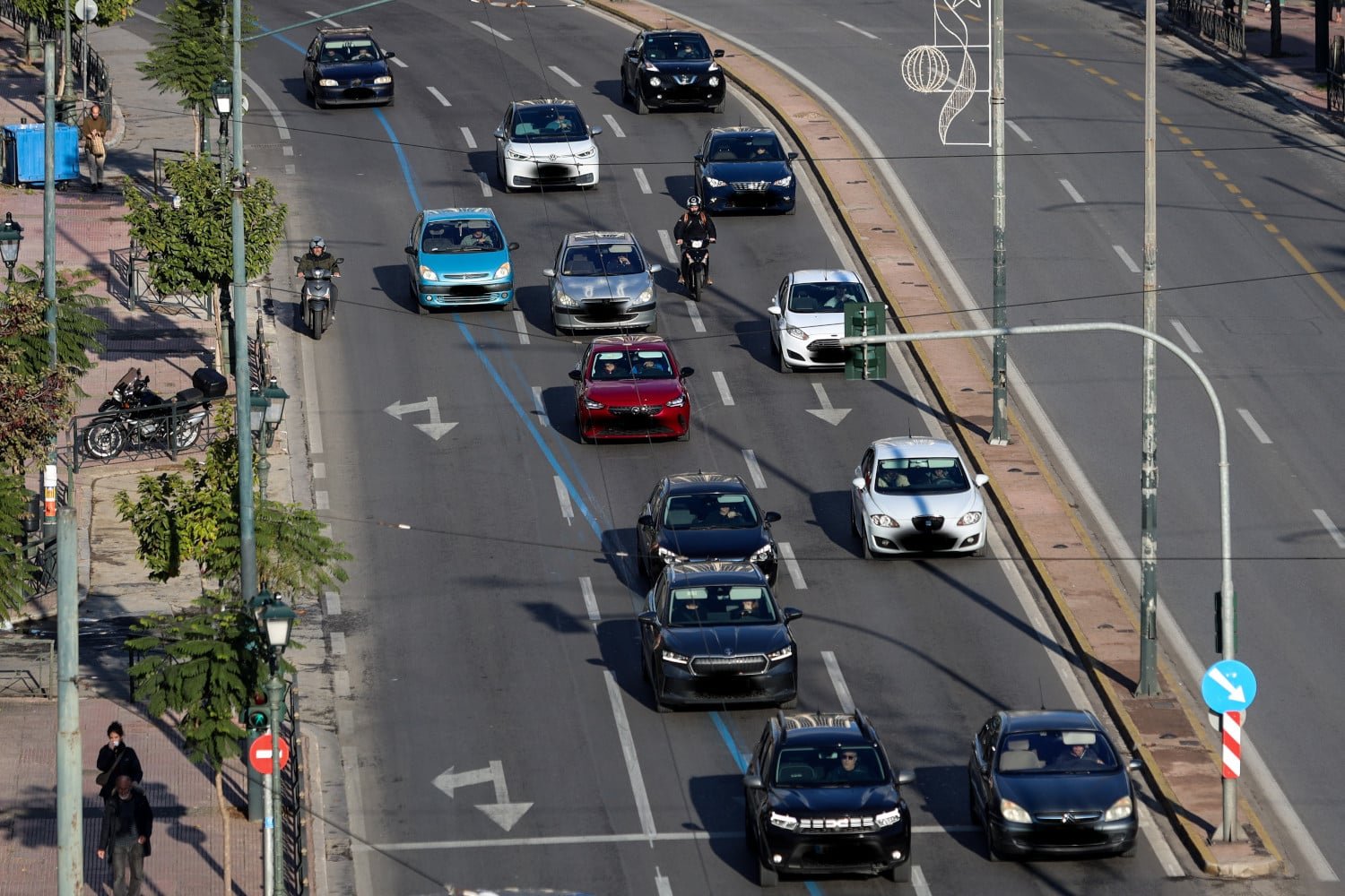 Οι κάμερες στους δρόμους της Αττικής είναι πλέον σε πλήρη λειτουργία: Τα πρώτα «ραβασάκια» έφτασαν, δείτε πόσες παραβάσεις καταγράφηκαν (βίντεο)