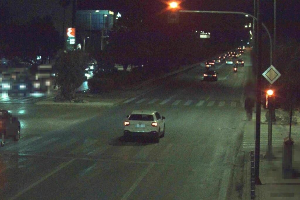 Νέο Σύστημα Ελέγχου: Κλήσεις από Κάμερες AI και Λεωφορεία, Ψηφιακές Ειδοποιήσεις στο Wallet – Δείτε Πώς Λειτουργεί