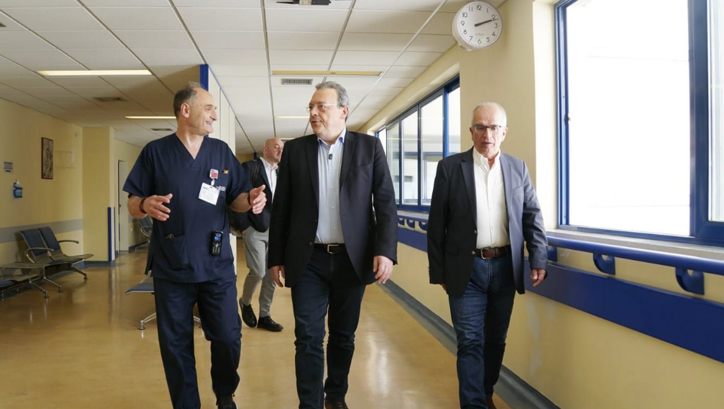 Σωκράτης Φάμελλος στο Νοσοκομείο Λαμίας: «Για να έχεις την υγεία σου, πρέπει να πληρώσεις» – «Να φύγει αυτή η κυβέρνηση»