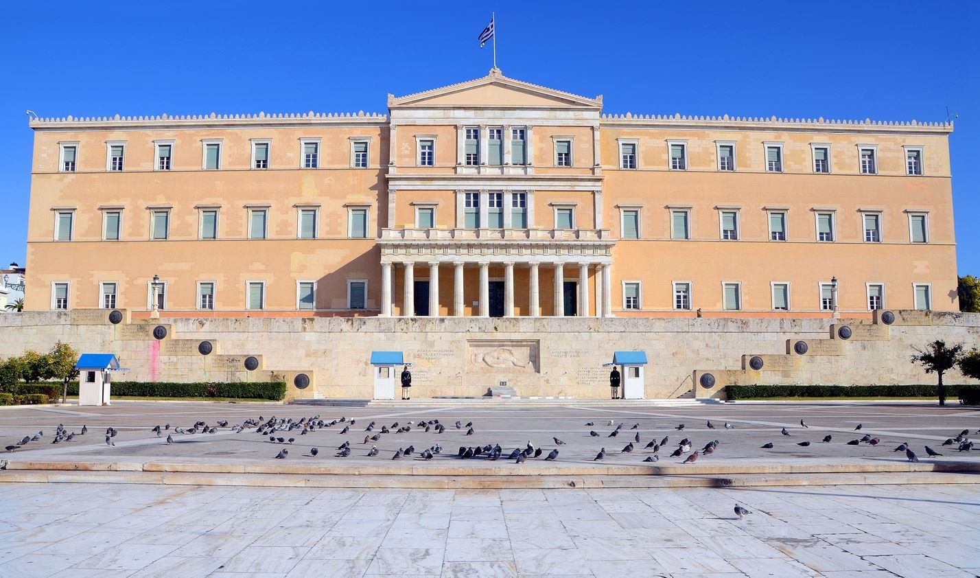 Γραφείο Προϋπολογισμού του Κράτους στη Βουλή: Αναθεώρηση προς τα κάτω για την ανάπτυξη και νέα ανησυχία για τον πληθωρισμό