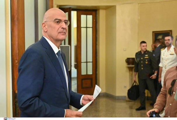 Υπουργείο Εθνικής Άμυνας: Έκτακτη Σύσκεψη Υπό τον Νίκο Δένδια για τις Τελευταίες Εξελίξεις στη Μέση Ανατολή