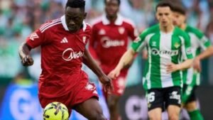 Σκληρό Ντέρμπι Ανδαλουσίας: Η Σεβίλλη με Αλμέιδα και Βλαχοδήμο ισοφάρισε την Μπέτις, ήττα για την πρωτοπόρο Τσέλιε