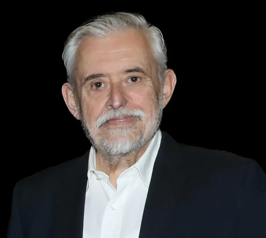 Με θλίψη η κοινότητα αποχαιρετά τον Θρασύβουλο Γιάτσιο, οραματιστή καλλιτεχνικό διευθυντή του «Θέατρον» και του «Ελληνικού Κόσμου»