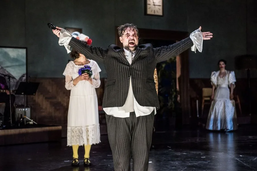 Λαμπερές Τελευταίες Παραστάσεις για τον «Ιβάνοφ» του Τσέχοφ στο Δημοτικό Θέατρο Πειραιά