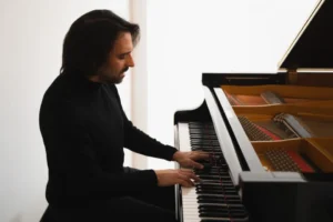 Συνεχίζεται η σειρά Jazz στο Μουσείο Γουλανδρή με την παράσταση «Η πνοή του χρόνου» από την Εύη Μάζη και τον Μάνο Κιτσικόπουλο