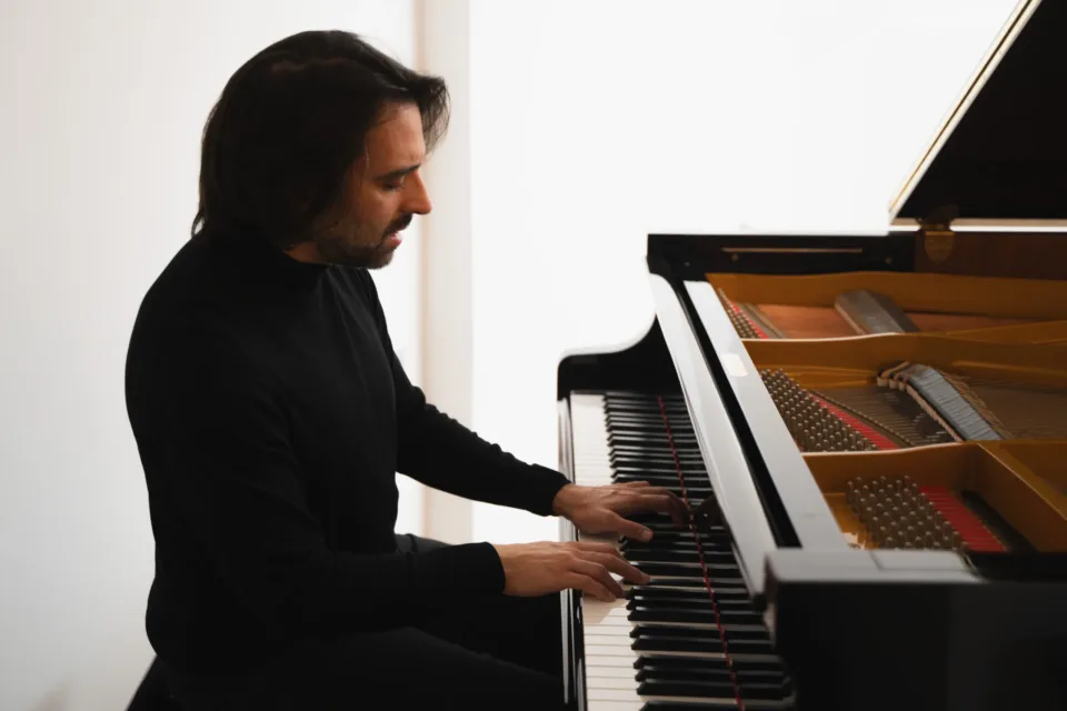 Συνεχίζεται η σειρά Jazz στο Μουσείο Γουλανδρή με την παράσταση «Η πνοή του χρόνου» από την Εύη Μάζη και τον Μάνο Κιτσικόπουλο