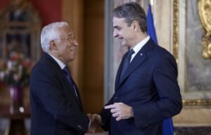 Σύντομη Τηλεφωνική Συνομιλία Μητσοτάκη-Κόστα: Εστίαση στις εξελίξεις Μέσης Ανατολής και Κύπρου