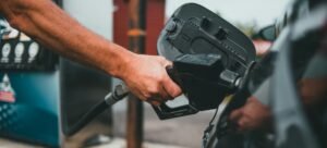 Στην περίπτωση αύξησης της τιμής του πετρελαίου πάνω από 100 δολάρια το βαρέλι: Επαναφορά του Fuel Pass και άλλα μέτρα στήριξης υπό εξέταση