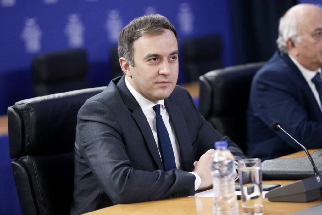 Χατζηβασιλείου στον Realfm 97,8: «Δεν σχετίζεται η βάση της Σούδας με τις επιθέσεις στη Μέση Ανατολή – Τα 3