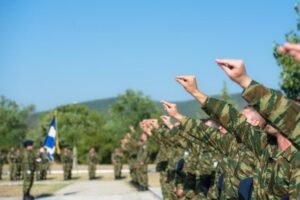 Διαψεύδει ο Στρατός Ξηράς τα SMS για «φύλλα πορείας»: Καμία σχέση με την αλήθεια