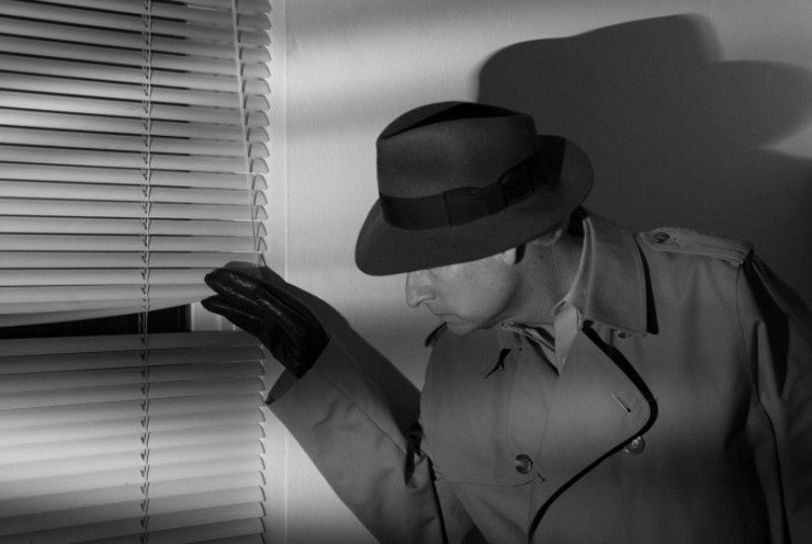 Σοβαρές Υποψίες Κατασκοπείας στη Βρετανία: Σύλληψη Τριών Ανδρών για Παροχή Πληροφοριών σε Ξένη Υπηρεσία