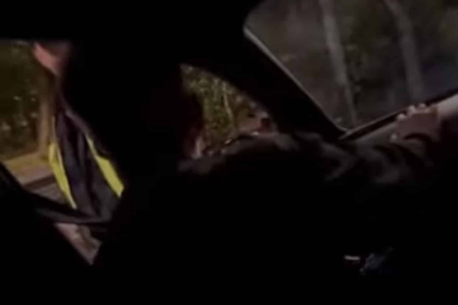 Αστυνομικός διενεργεί αλκοτέστ στον συνοδηγό: Περίεργο περιστατικό σε έλεγχο στην Πέτρου Ράλλη (βίντεο)