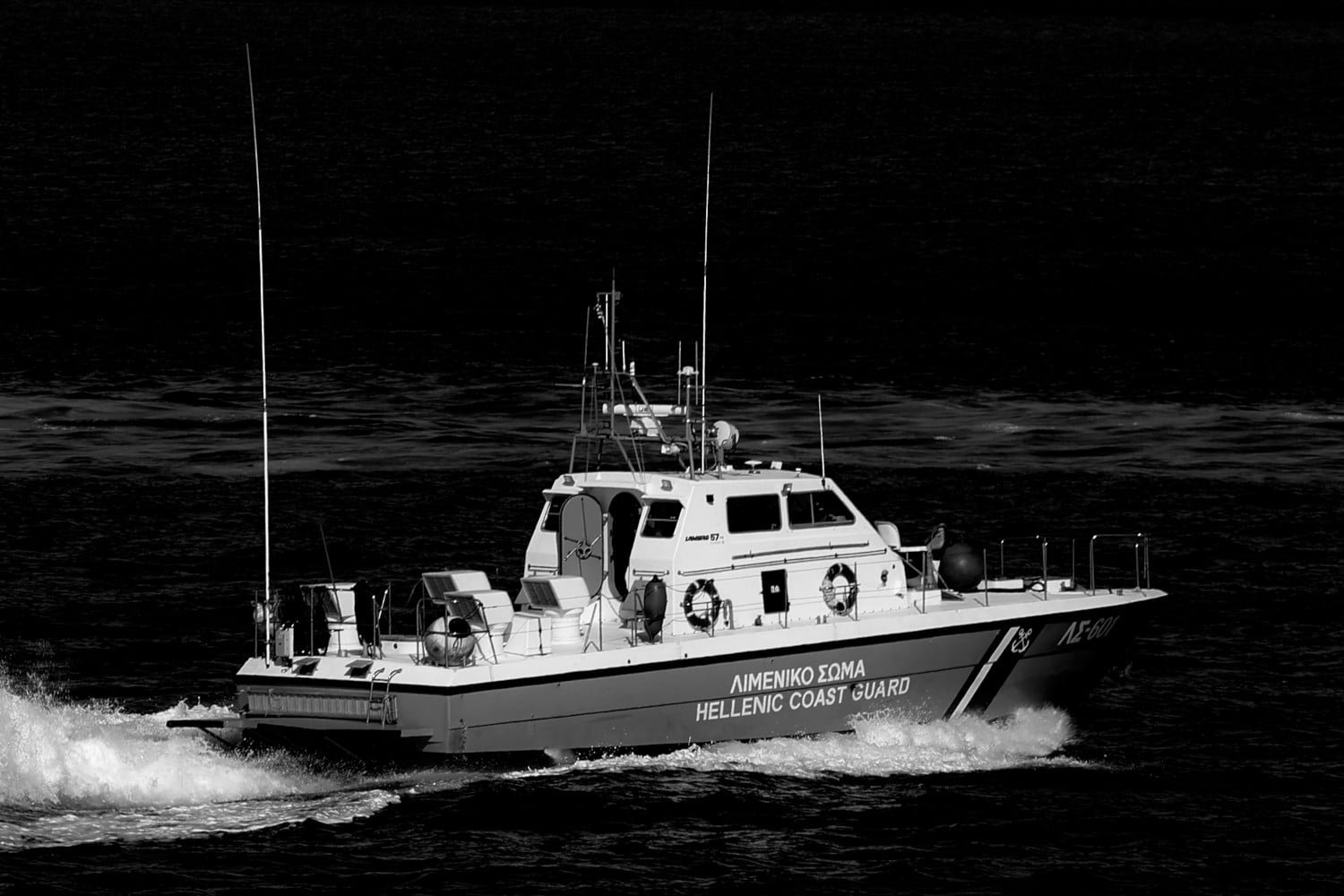 Δύο Τούρκοι διακινητές υπόδικες για τη μεταφορά 58 αλλοδαπών στη Ρόδο, μετά από καταδίωξη