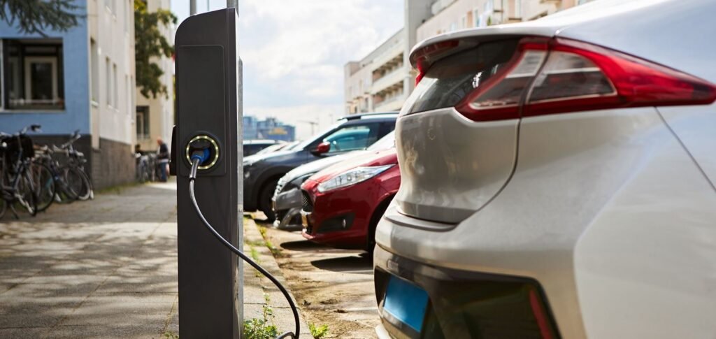 Ηλεκτροκίνηση σε εταιρικούς στόλους: Εξοικονομήστε έως και 246 δισ. ευρώ μέχρι το 2030, αποκαλύπτει νέα μελέτη