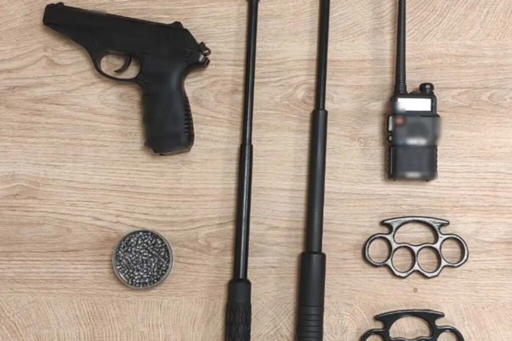 Καστοριά: Σύλληψη 22χρονου με 7,7 κιλά κάνναβης – Κατασχέθηκαν σιδερογροθιές και αεροβόλο όπλο