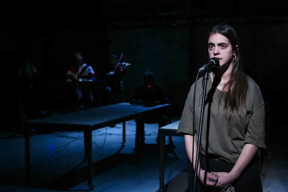 «Τι να κάνουμε: Ιστορίες για την αναμονή της Αποκάλυψης» – Μια νέα παράσταση στην Πειραματική Σκηνή του Εθνικού Θεάτρου