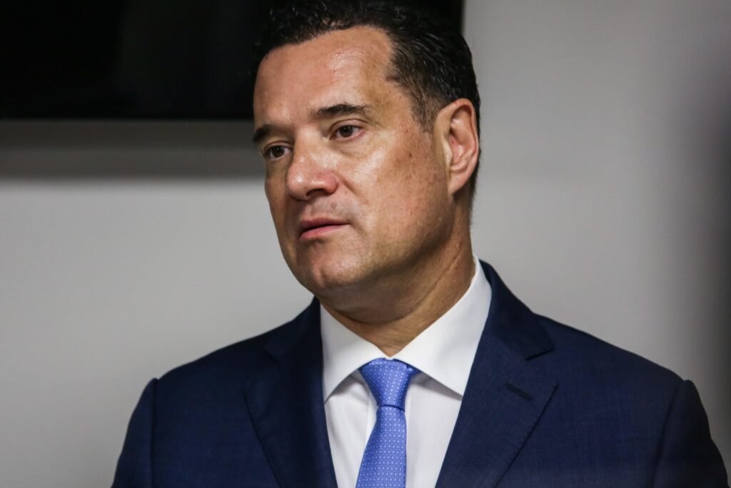 Ο Άδωνις Γεωργιάδης στρέφεται στη Δικαιοσύνη κατά του Λάκη Λαζόπουλου για “χυδαία επίθεση, ύβρεις και συκοφαντίες”