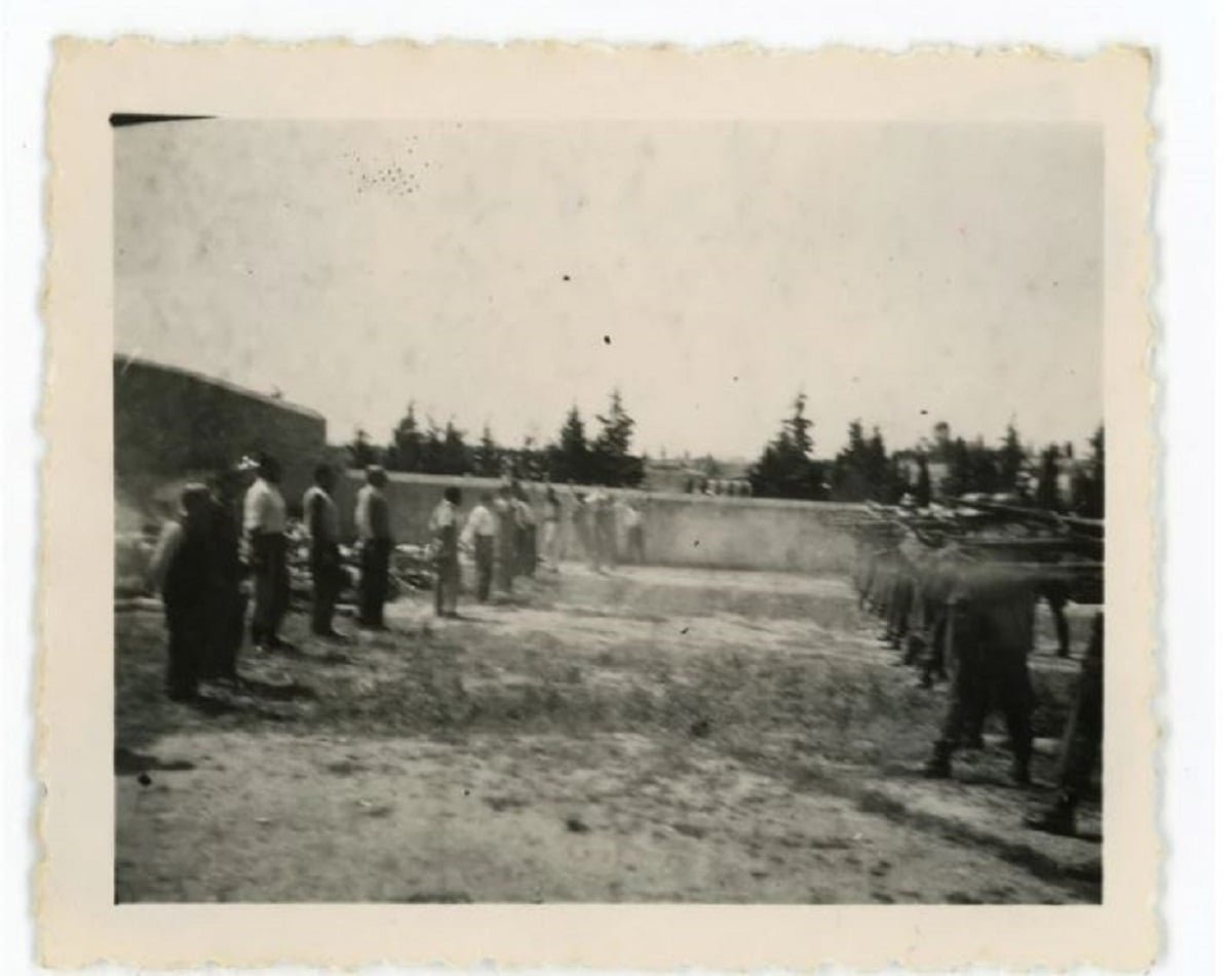 Δημήτρης Κουτσούμπας : Αίτημα για παραχώρηση ψηφιακών αντιγράφων των συγκλονιστικών φωτογραφιών από την εκτέλεση των 200 της Καισαριανής στην Υπουργό Πολιτισμού