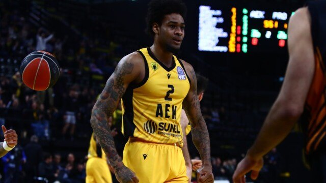 Basket League: Η ΑΕΚ επικράτησε του Προμηθέα με 102-85, σφραγίζοντας την ένατη σερί νίκη της στο πρωτάθλημα