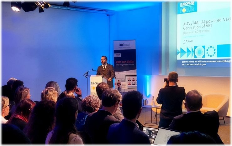 Η Ανώτερη Σχολή ΑΚΜΗ στην Κορυφή των Εξελίξεων: Η Τεχνητή Νοημοσύνη στην Επαγγελματική Εκπαίδευση στο Ευρωπαϊκό Σαλόνι της Κομισιόν