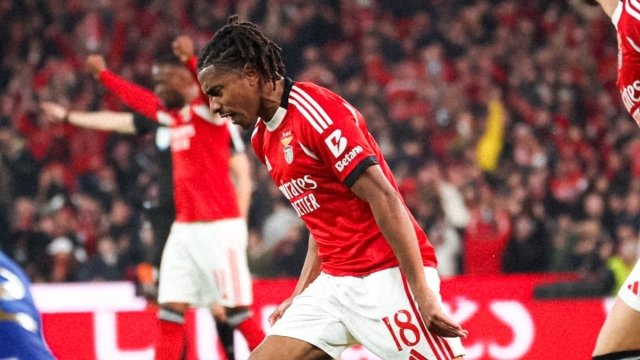 Ευρωπαϊκά Πρωταθλήματα: Συναρπαστικές Ισοπαλίες και Κρίσιμες Αναμετρήσεις – Η Μπενφίκα του Βαγγέλη Παυλίδη στο 2-2 με την Πόρτο, η Λανς Πλησιάζει την Κορυφή της Ligue 1 (Βίντεο)