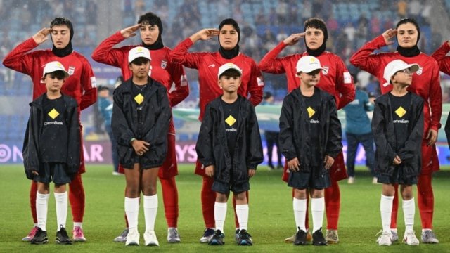 Ιράν: Ανησυχίες για την ασφάλεια των “προδοτριών” της Εθνικής γυναικών ποδοσφαίρου κατά την επιστροφή τους στην πατρίδα (Βίντεο)