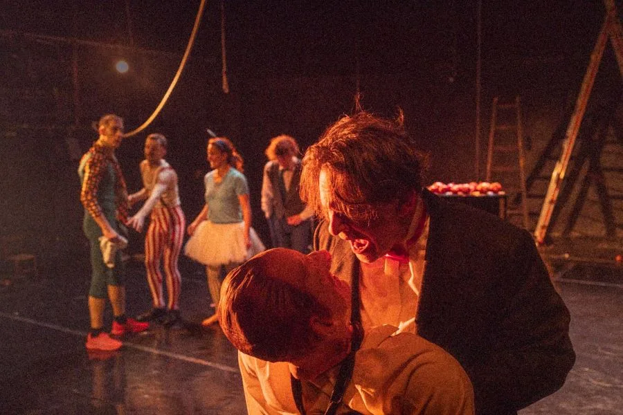 Η Δύναμη της Συνήθειας vol.2: Η αριστοτεχνική κωμωδία του Τόμας Μπέρνχαρντ ξανά στο Θέατρο Ροές