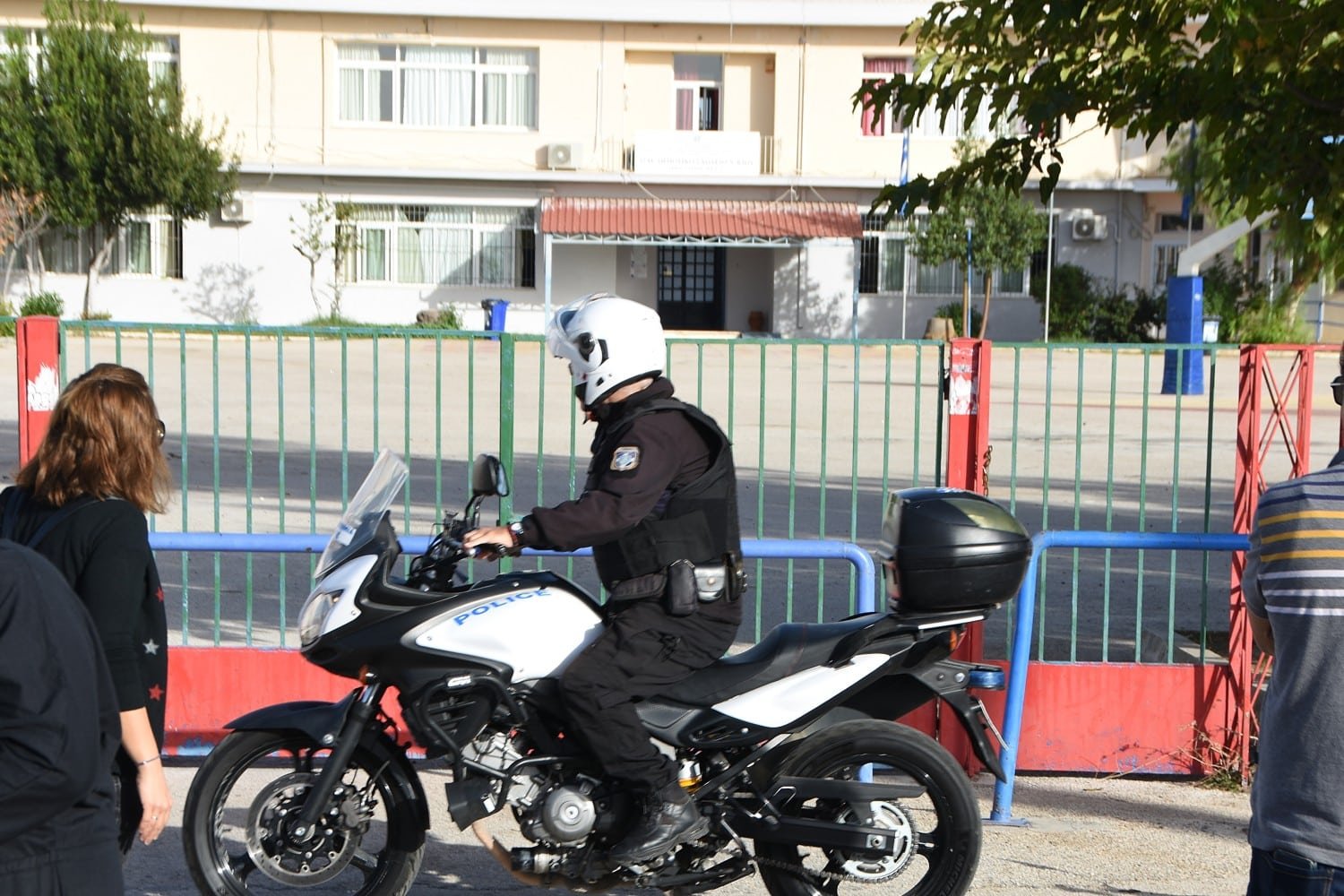 Σοκ στα Άνω Λιόσια: Καθηγητής ξυλοκοπήθηκε από συγγενή μαθητή, μετά από επεισόδιο με τον γιο του