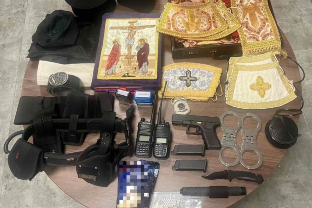 Ιωάννινα: Ρασοφόρος συνελήφθη για απάτη – Ζητούσε χρήματα για δήθεν ανέγερση κελιών και κατείχε αστυνομικό σήμα και φάρο