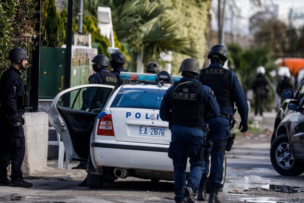 Συντονισμένη Επιχείρηση της ΕΛ.ΑΣ. σε Θεσσαλονίκη και Χαλκιδική: Οκτώ Προσαγωγές και Συλλήψεις, μεταξύ αυτών και Καταζητούμενος Τούρκος
