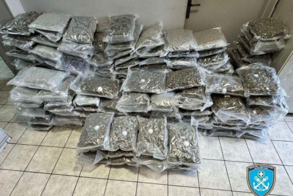 Επιχείρηση Λιμενικών στην Αττική: Μεγάλη Κατάσχεση Κάνναβης 219 Κιλών, Αξίας 750.000€ – Τρεις Συλλήψεις (Βίντεο)