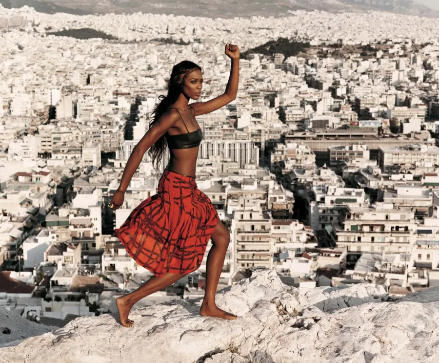 «Είσαι Ό,τι Φοράς»: Η Συναρπαστική Έκθεση Μόδας και Τέχνης στο Μουσείο Μπενάκη